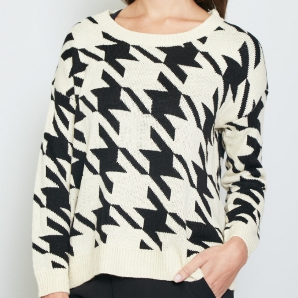 🖤Burgundy & Black Houndstooth Sweater - Picture 4 of 5